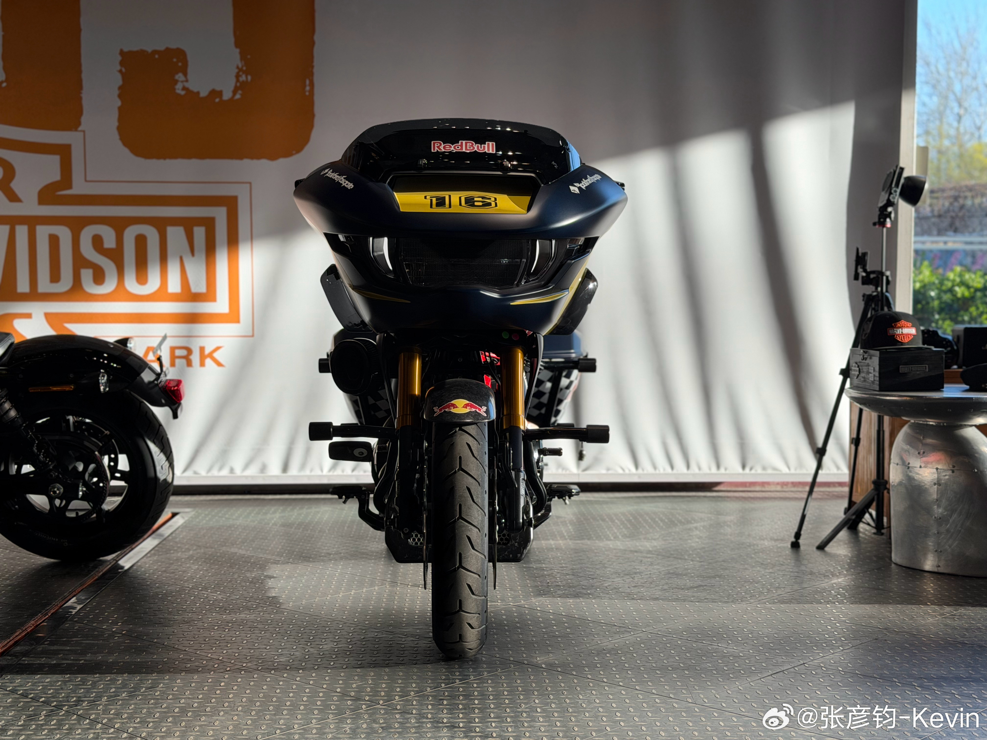 我记得很多年前，我问老王：为啥大哥们都喜欢哈雷，但我就是不get？他说我岁数没到