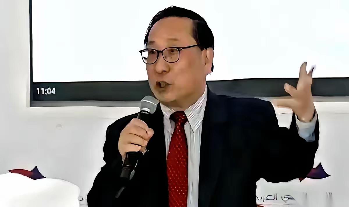 三分钟，全场死一样的寂静。就因为一个中国人，在菲律宾的主场，问了个所有人都假装