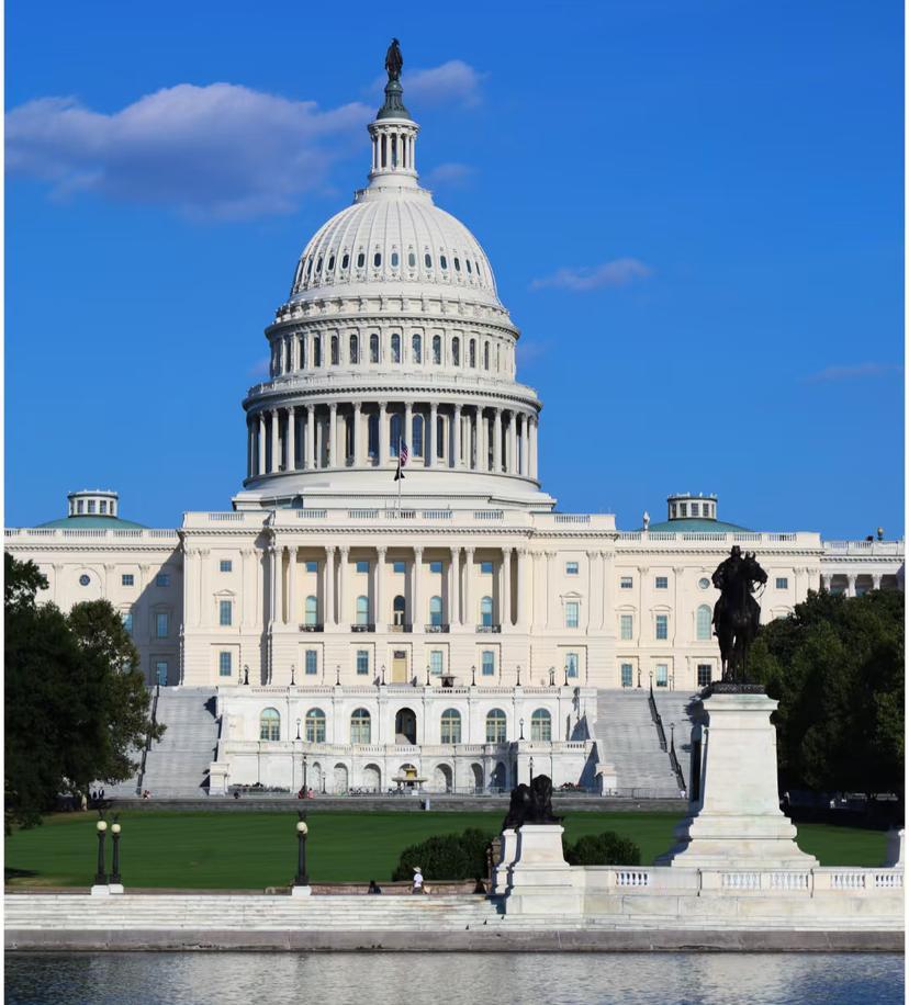 在白宫正式做出放弃世界霸权，退守美洲的决定之前，美国战略界就一直在反思，当初