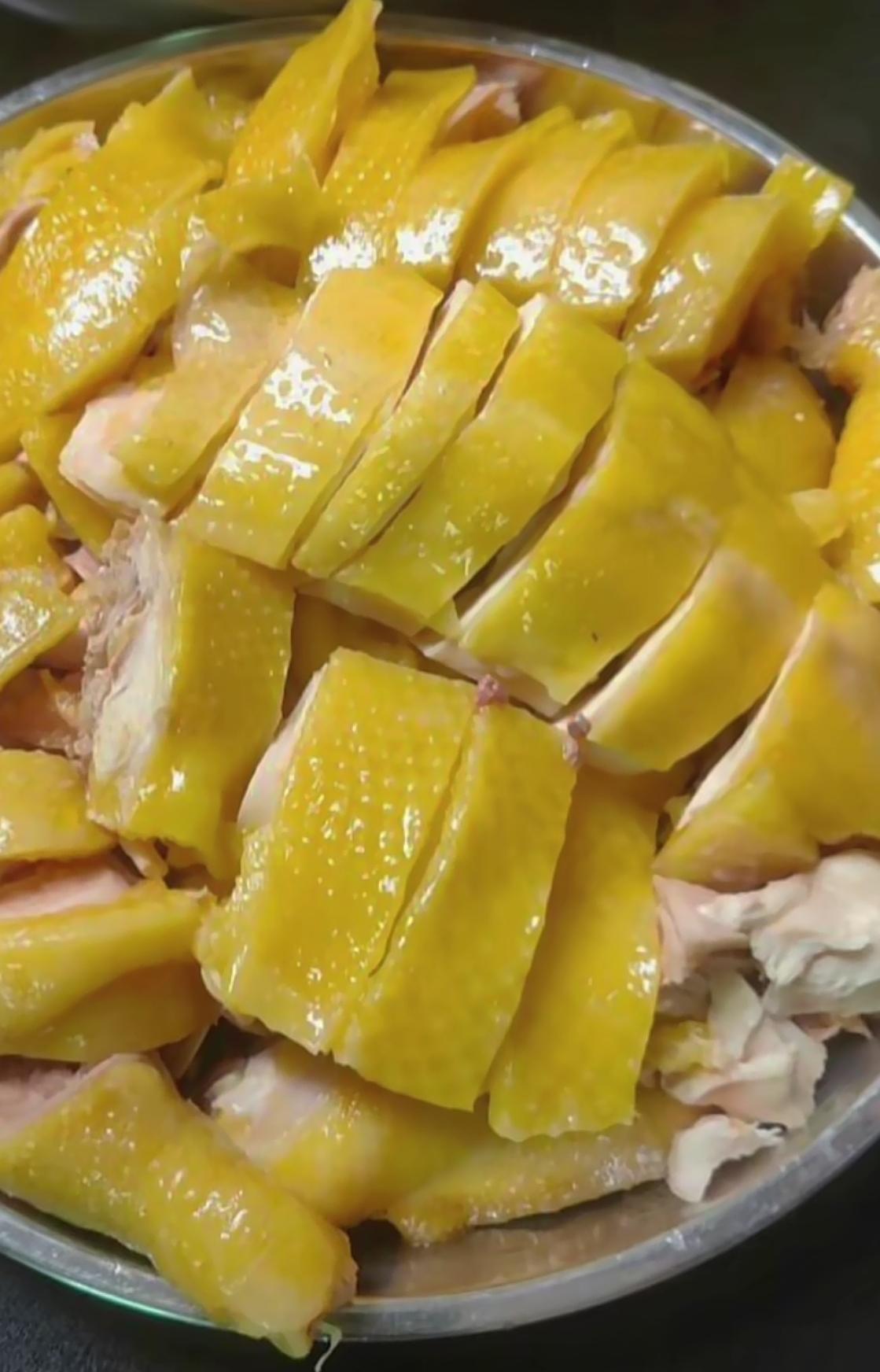 广东白切鸡事件你怎么看？今天我就发表一下我个人观点。第一：这档饮食节目不具备