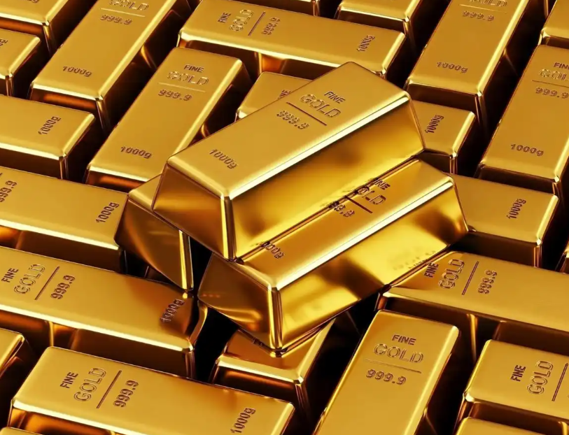 黄金啊，这得坑了多少普通家庭？最近这段时间金价一路往下调，好多人立马就觉得这是跌到谷底了，就想着去抄
