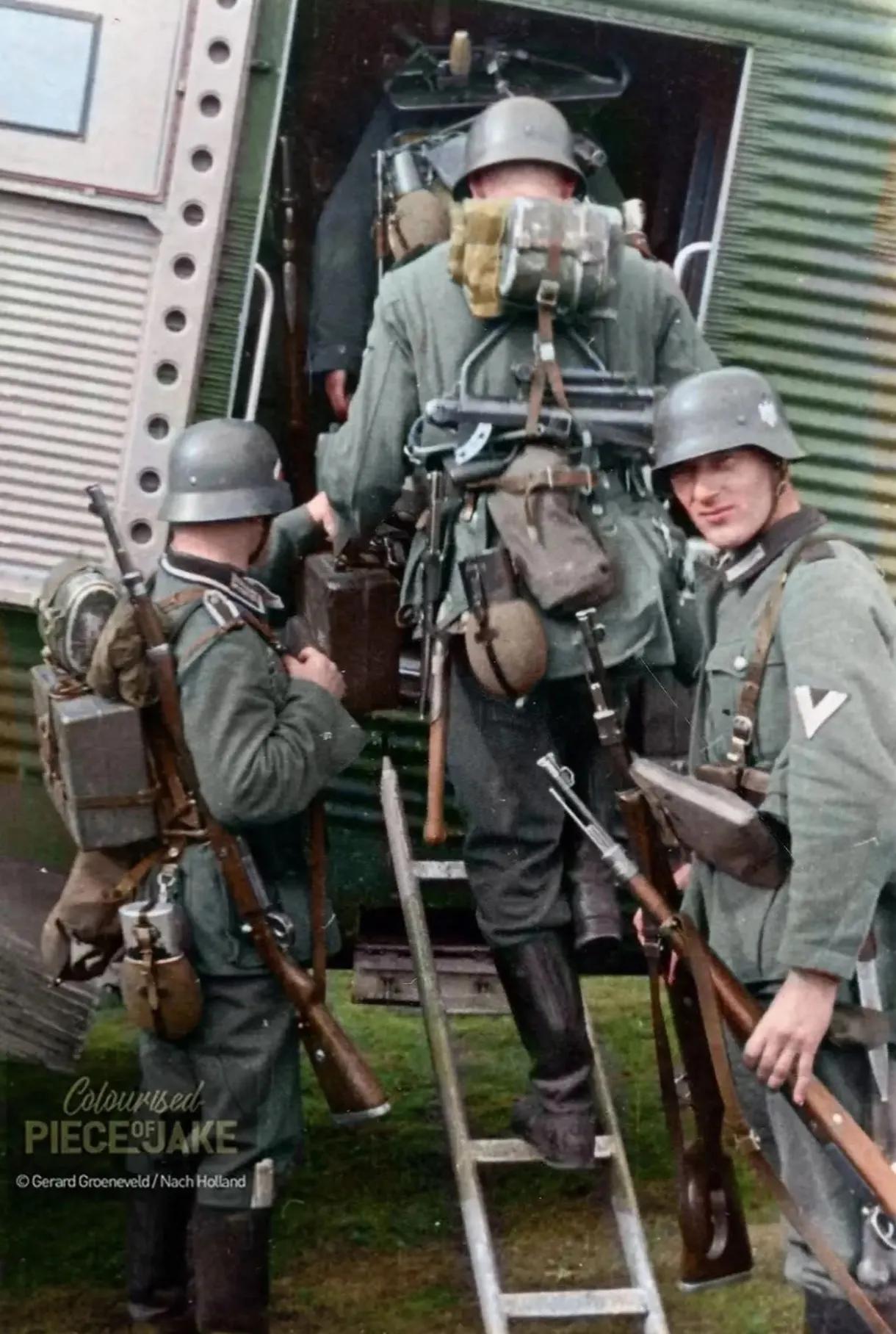 1940年5月10日，德国明斯特机场，德军第7空降师士兵登上容克Ju-52运输机