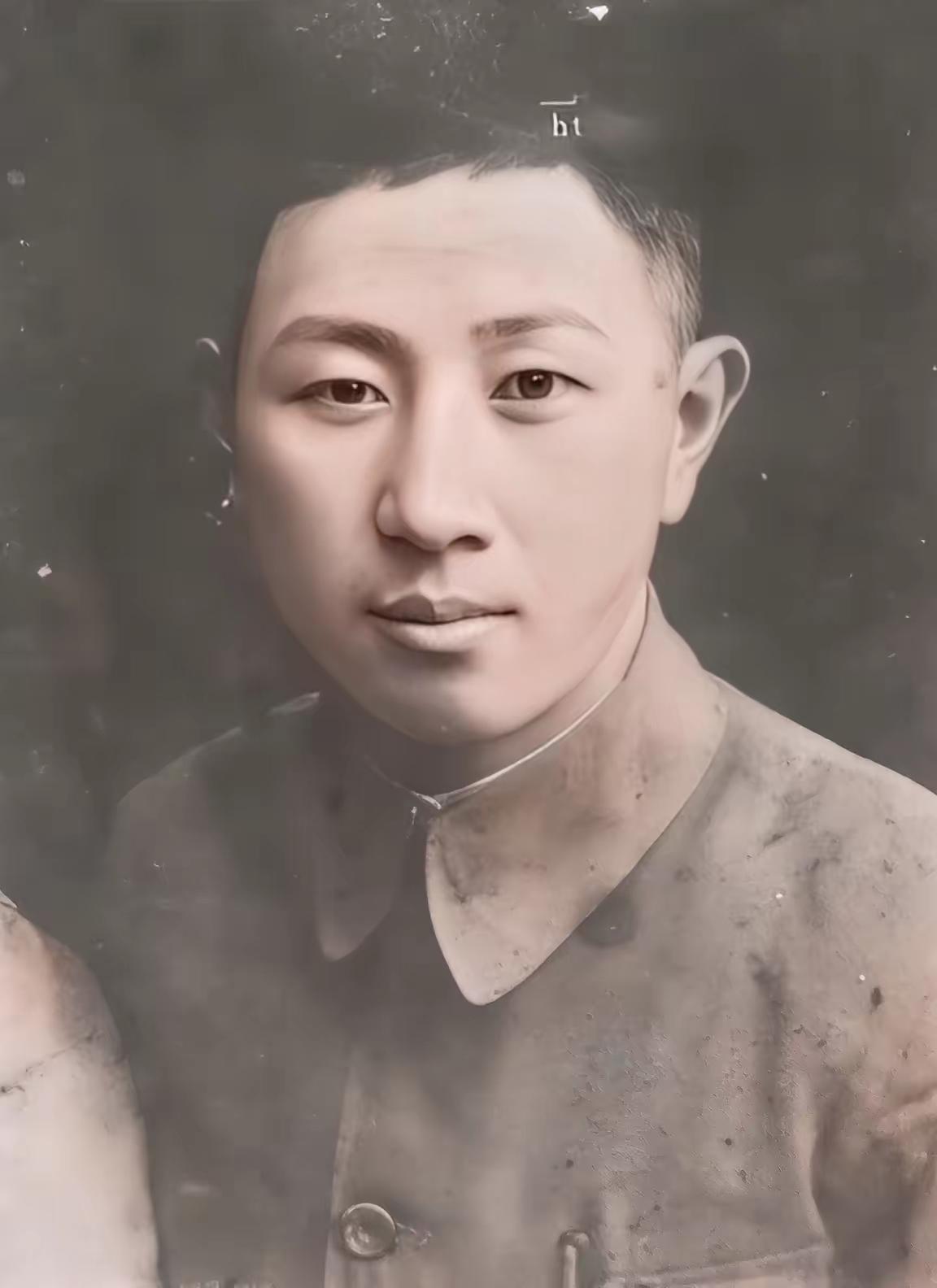 1936年西安事变爆发时，翁自勉作为蒋介石的侍卫，在危急时刻舍命救主，背着蒋介石
