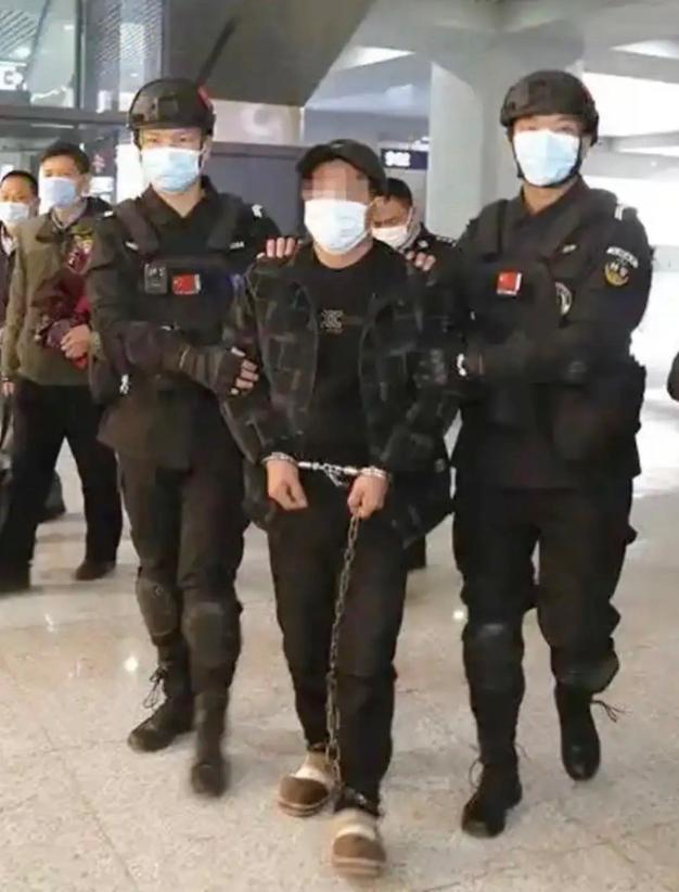 气都白生了！等了20多年，那个把亲嫂子强奸判9年、出狱4个月就砍大嫂又捅死劝架村