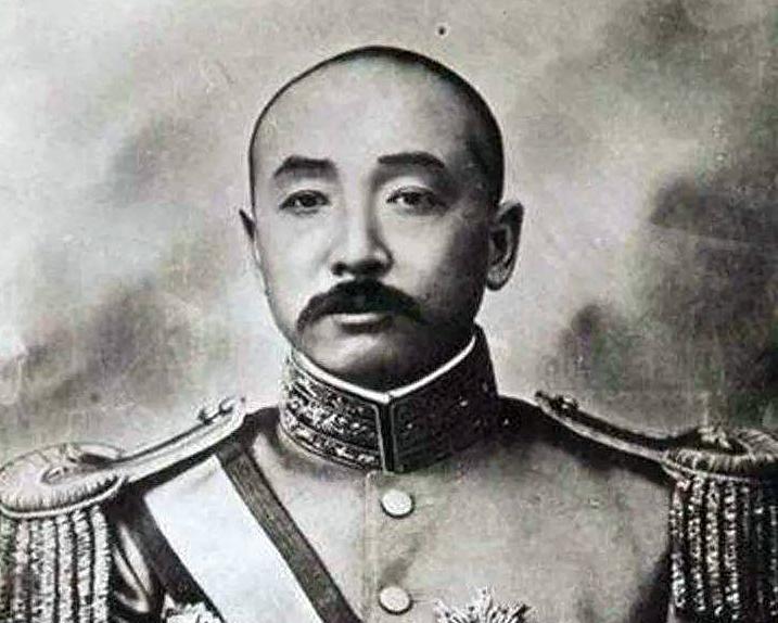 张作霖这草根逆袭的路子，放到整个民国军阀圈里都算天花板级别的。辽宁乡下穷人家出