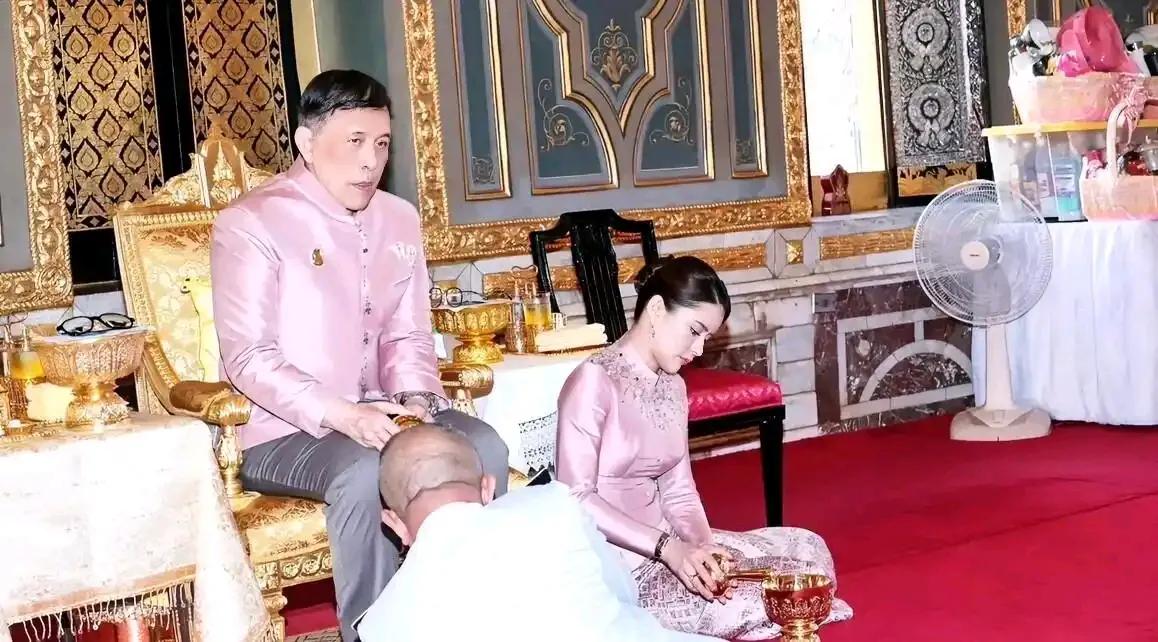 女主人的气势出来了。多日没露面，还以为前主子诗妮娜回归后被雪藏了的欧拉弄现身，