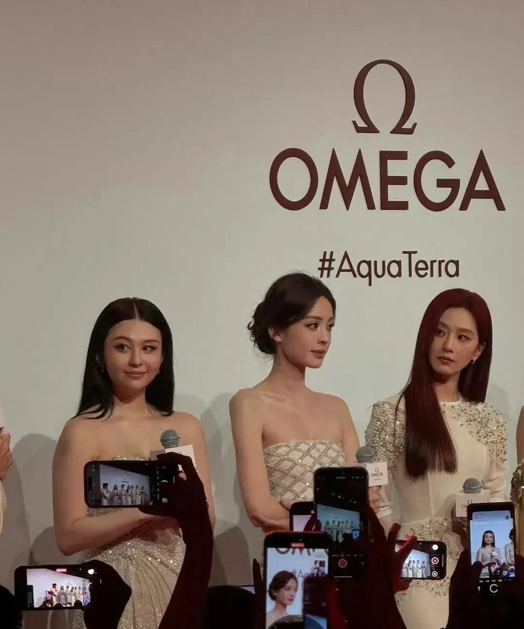 邱淑贞的女儿平日看上去清秀可人，气质温婉，然而一旦与当红女明星同框亮相，便显得星