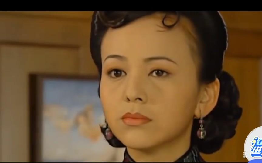 王琳，因为自己住别墅，却把母亲送到养老中心，而被很多人在评论区批评。批评的声音