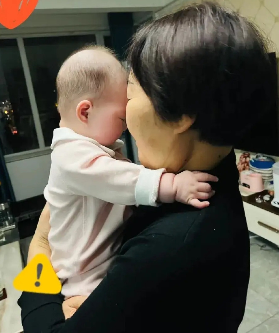婆婆执意回乡，带娃难题愁煞人我真是满心无奈又满肚子委屈，婆婆一门心思非要回老家