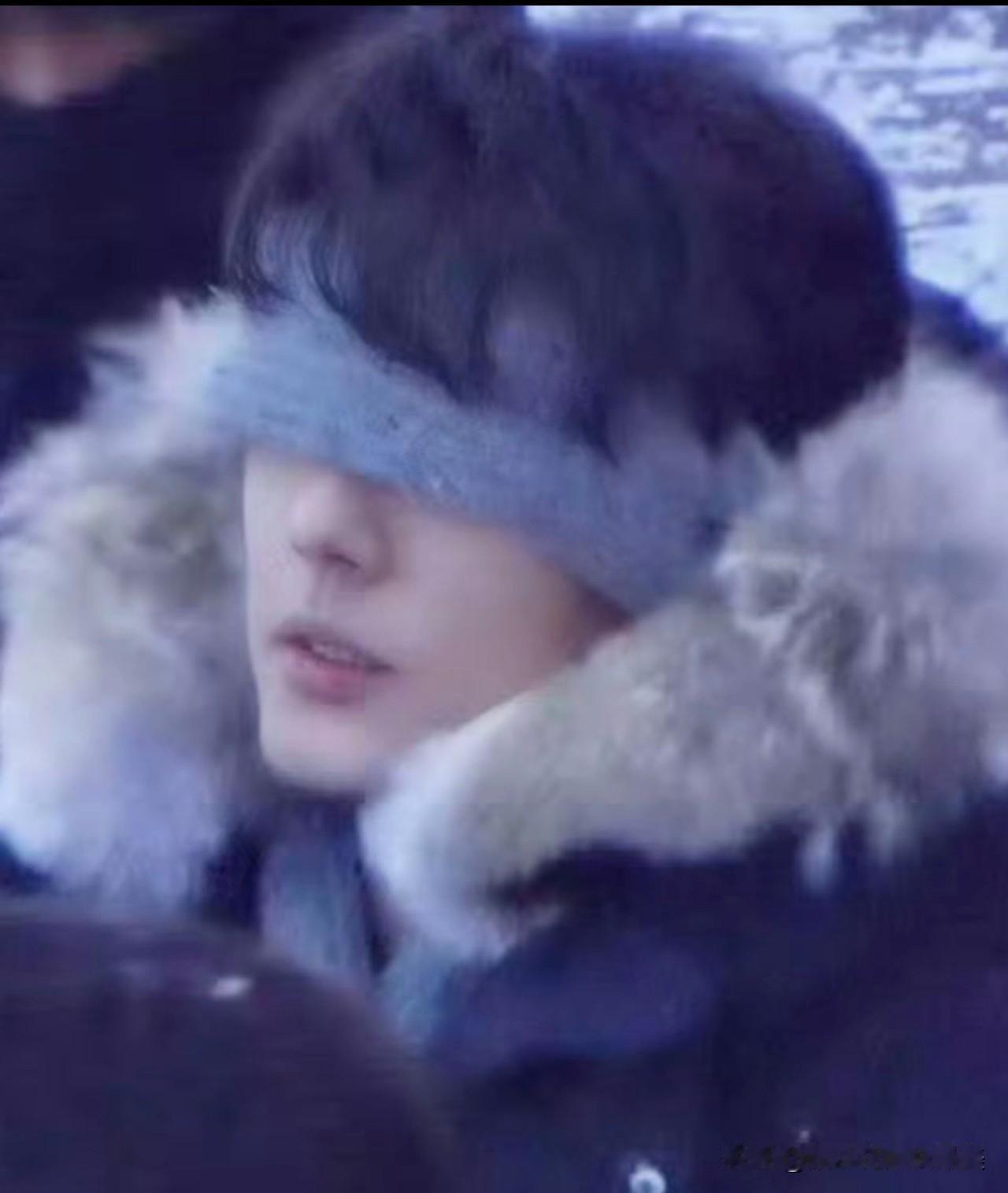 看到肖战《小城良方》蒙眼路透也太帅了，让我想到了前几天的一个热搜，肖战辛