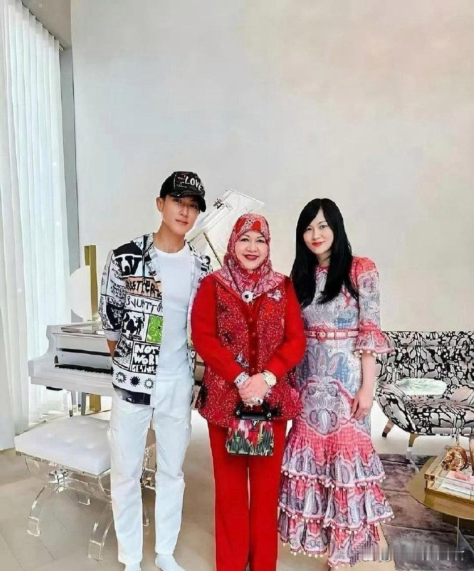 吴尊全家合照曝光！儿女已经长大，一家人氛围感好美满​
