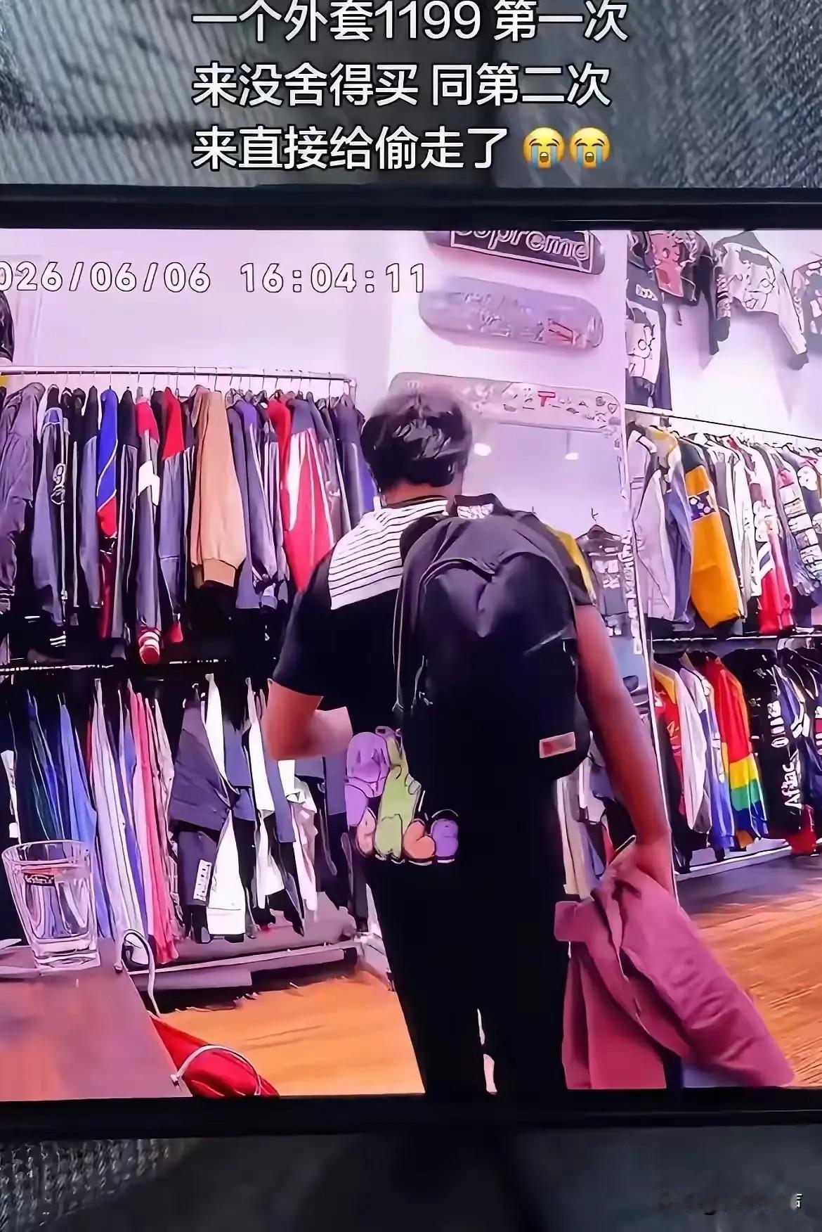同一个印度人，同一个店，同一件外套第一次来，问了价。1199。嫌贵，走了。第