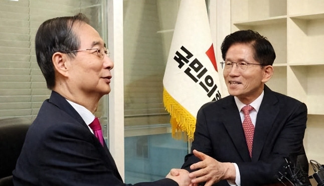 金文洙表示：希望韩德洙担任选举对策委员长，我会把你当师父！