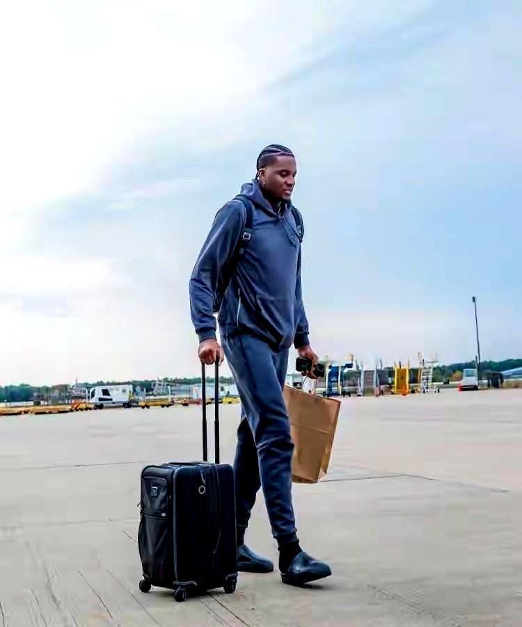 火箭老将卡佩拉太不会把握机会了！他今天替补出战6分钟，仅贡献1篮板1抢断