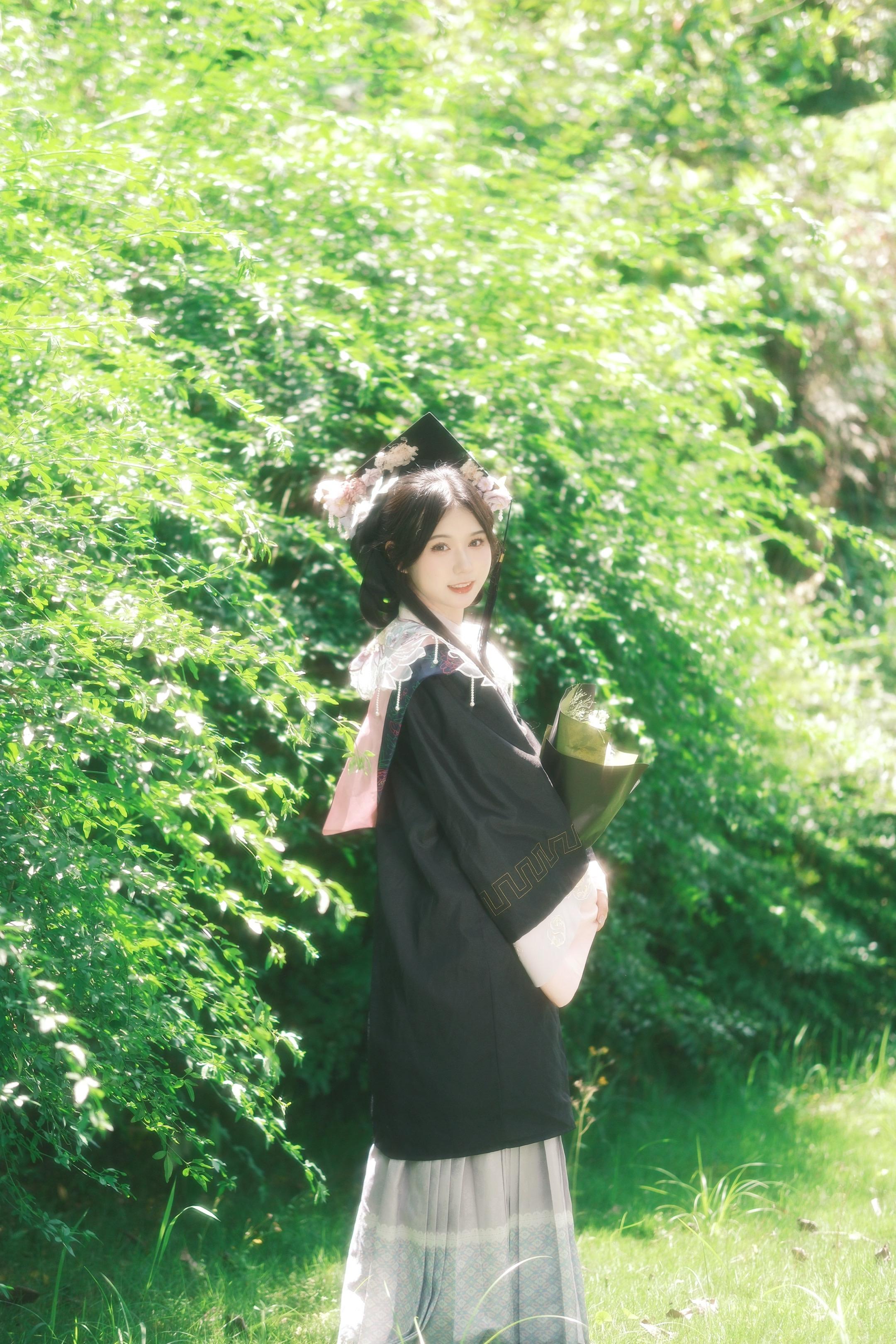 学士服拍照 新中式毕业照 清汉女 簪花学士服 旗袍穿搭毕业照