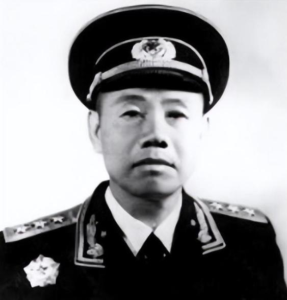 1950年上将王宏坤推开战友家门，见副军长穷到孩子光着身子，他怒吼：李先念都在武