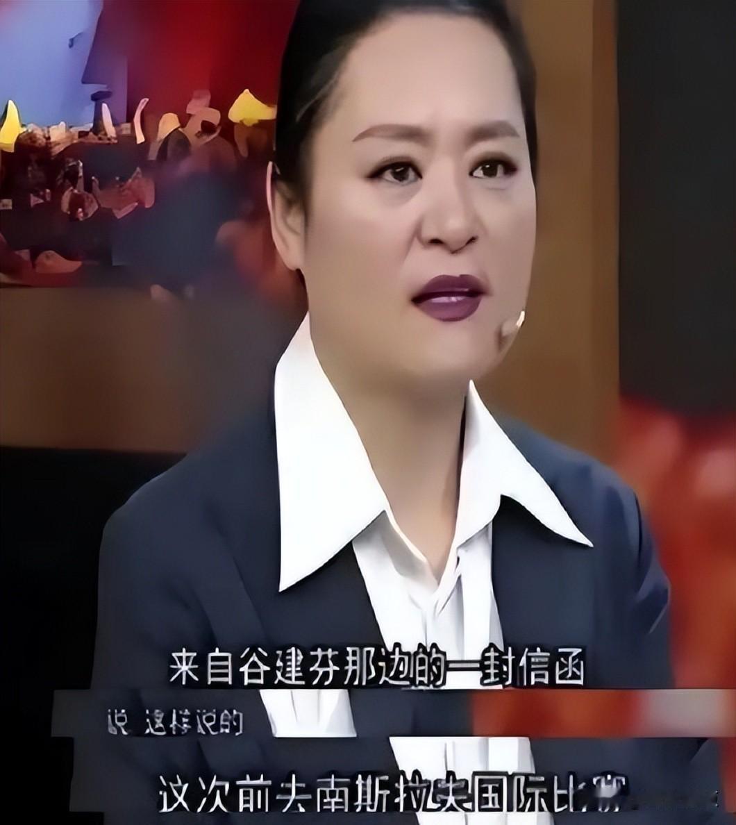 金炜玲现在还在唱歌，当年冠军被悄悄换掉，她后来到底怎么活下来的。她不是传说里那