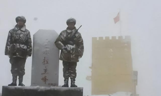“为什么不给边防战士修一个玻璃哨所呢？”看到边防战士在海拔5000多米、零下