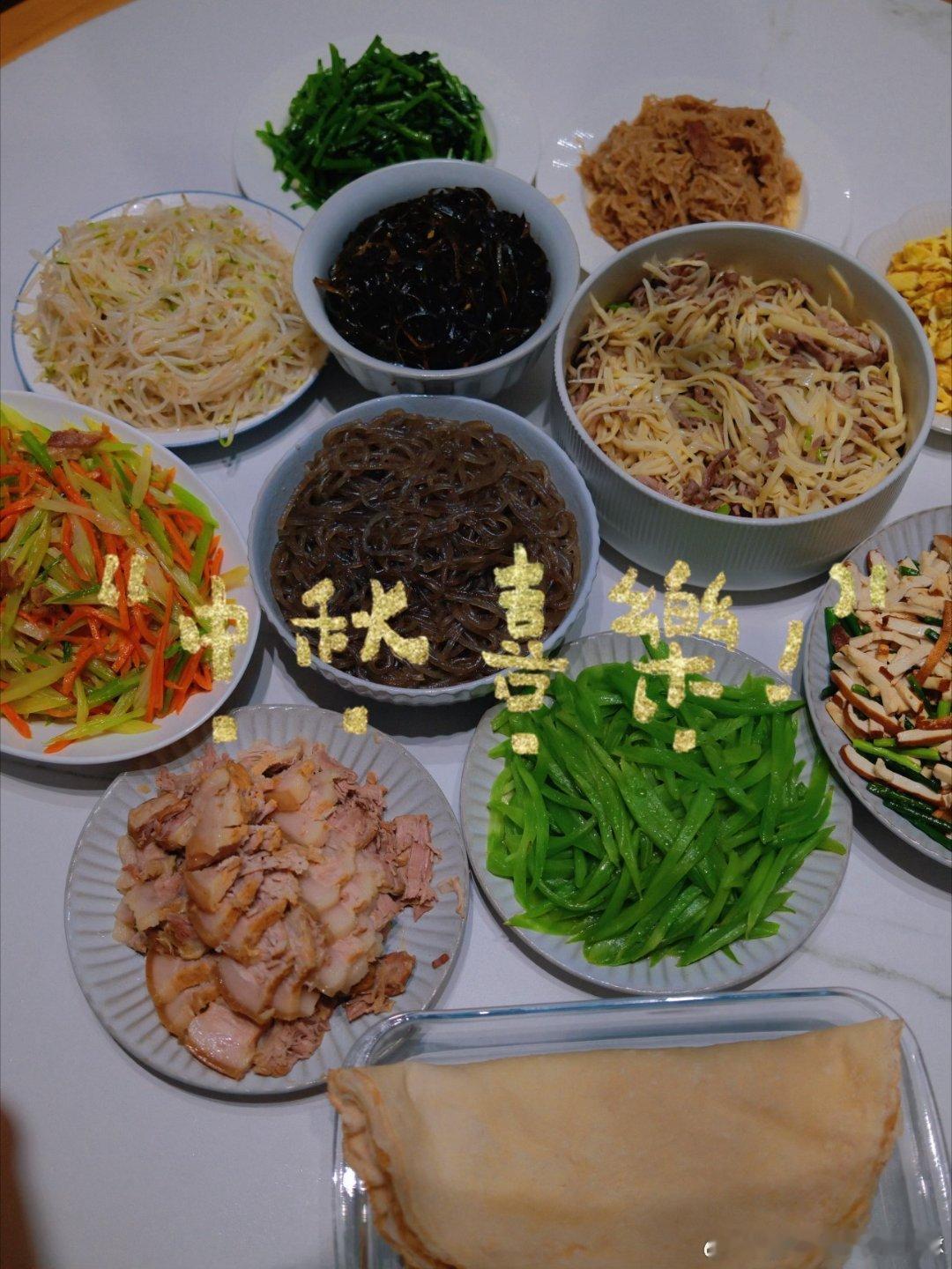 李云霄中秋营业照，吃了家乡美食​​​