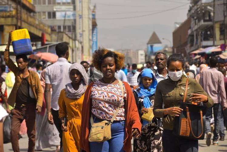 每年有几万中国人去非洲，为何去了就不想回来？非洲姑娘说出原因，据说，每年都有好几