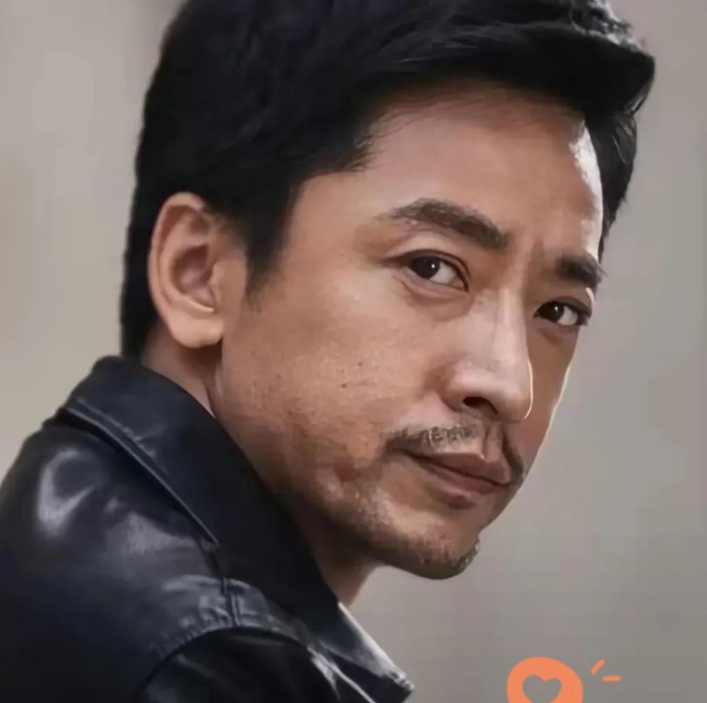 闫学晶受牵连的人出现了他是闫学晶儿子的老师王鑫，是一名知名演员是中央戏剧学院