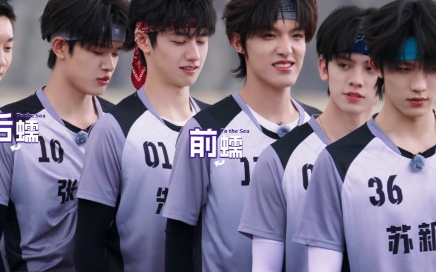 怎么拍出了这么残忍的同框#左航一路向海的少年#​
