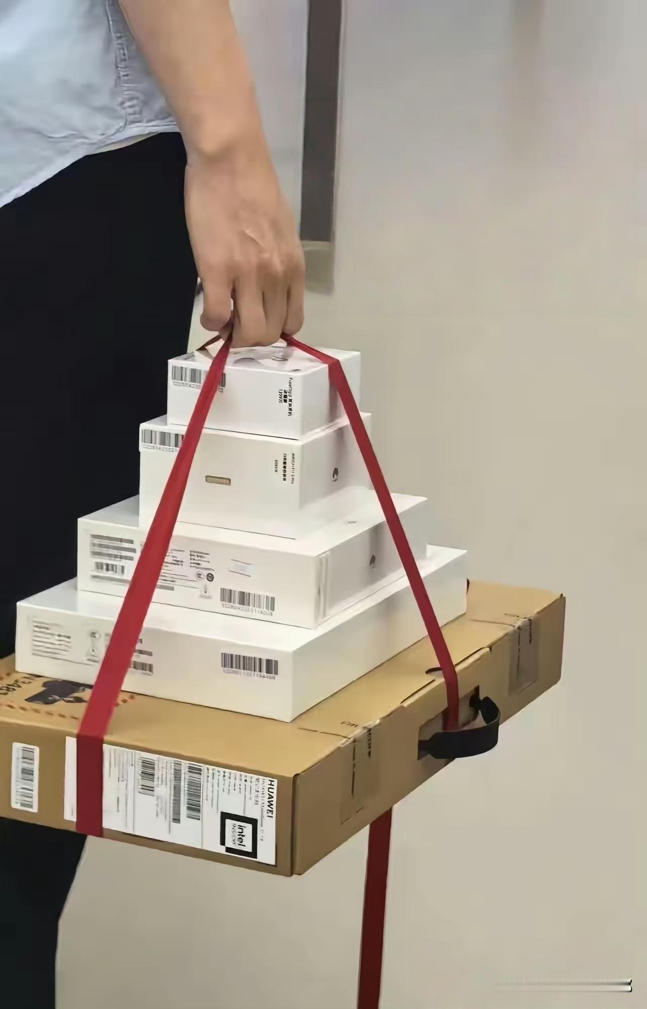 “华为全家桶”火了！听说今年高考结束，送花已经落伍了，要送得送“全家桶”