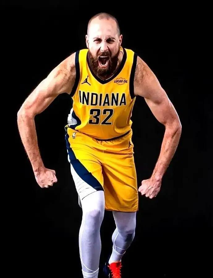 湖人裁掉他只用4天，步行者却偷偷捡了个现役盖帽王。不是文班亚马，也不是戈贝