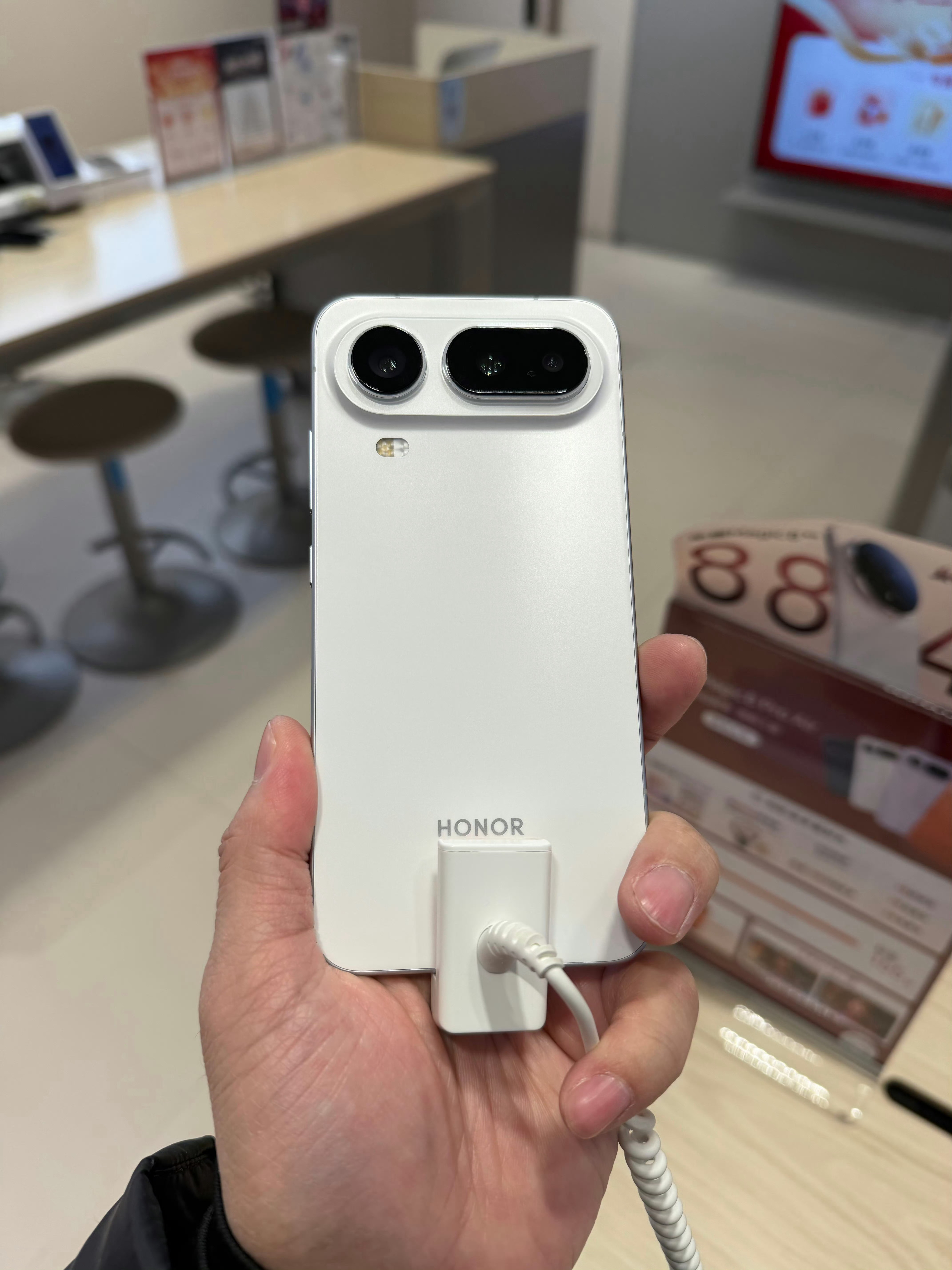 今天荣耀Magic8ProAir正式开售了。粉丝里有人买吗？