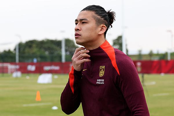 张玉宁说联赛表现好对国足有帮助 当地时间3月23日晚18点，中国男足在澳大利