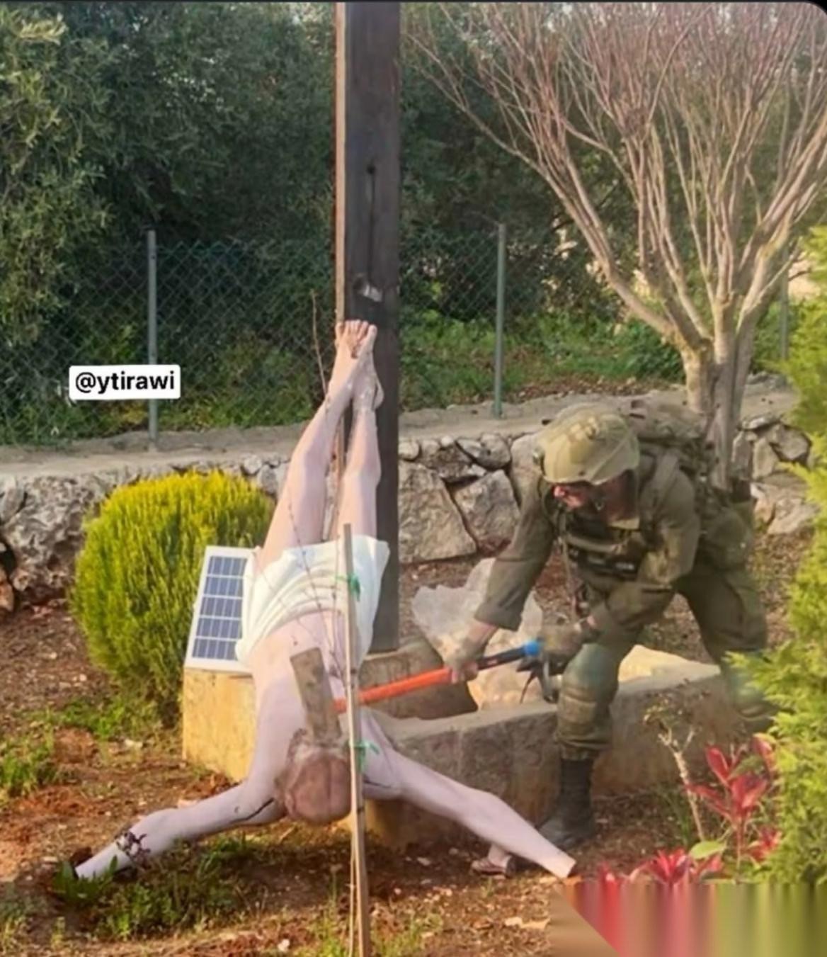 谁能想到，在炮火连天的中东，有人竟然用一把锤子就轻松办到了。4月20日凌晨，外