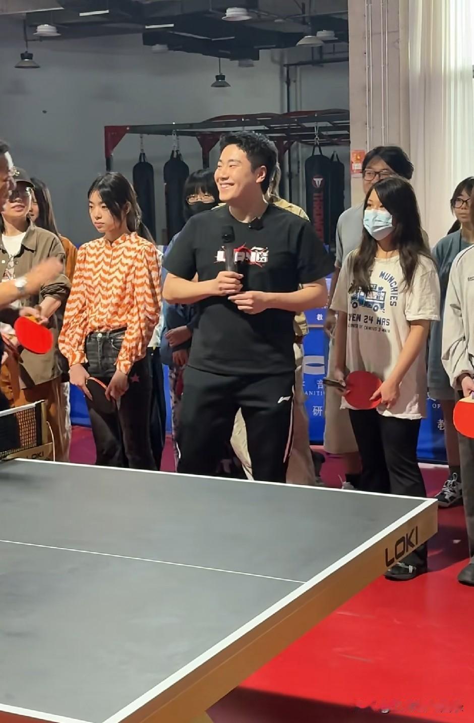 梁教授比完赛就赶回北影上课啦，没有教学生怎么打满五局，也没有教学生怎