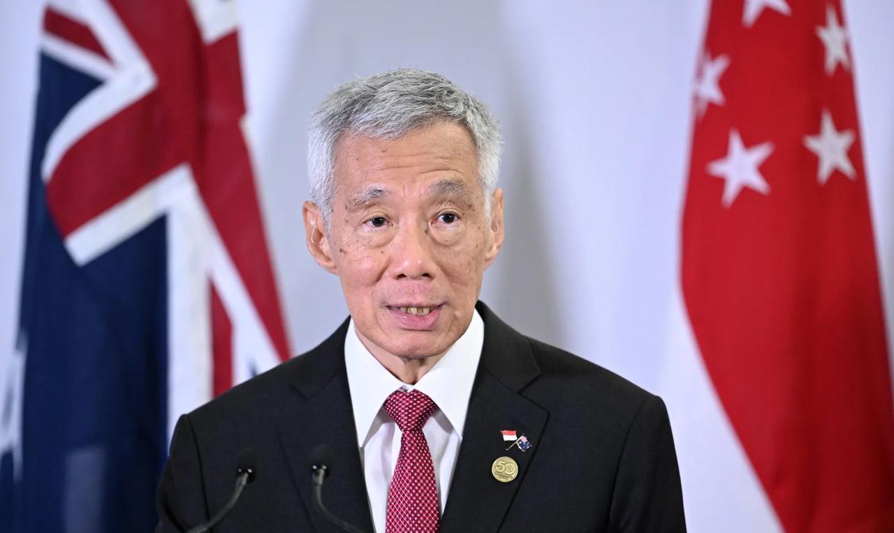 新加坡华人群里吵得不可开交。有人觉得对中国依赖没想象中深，香格里拉会上中国派国防