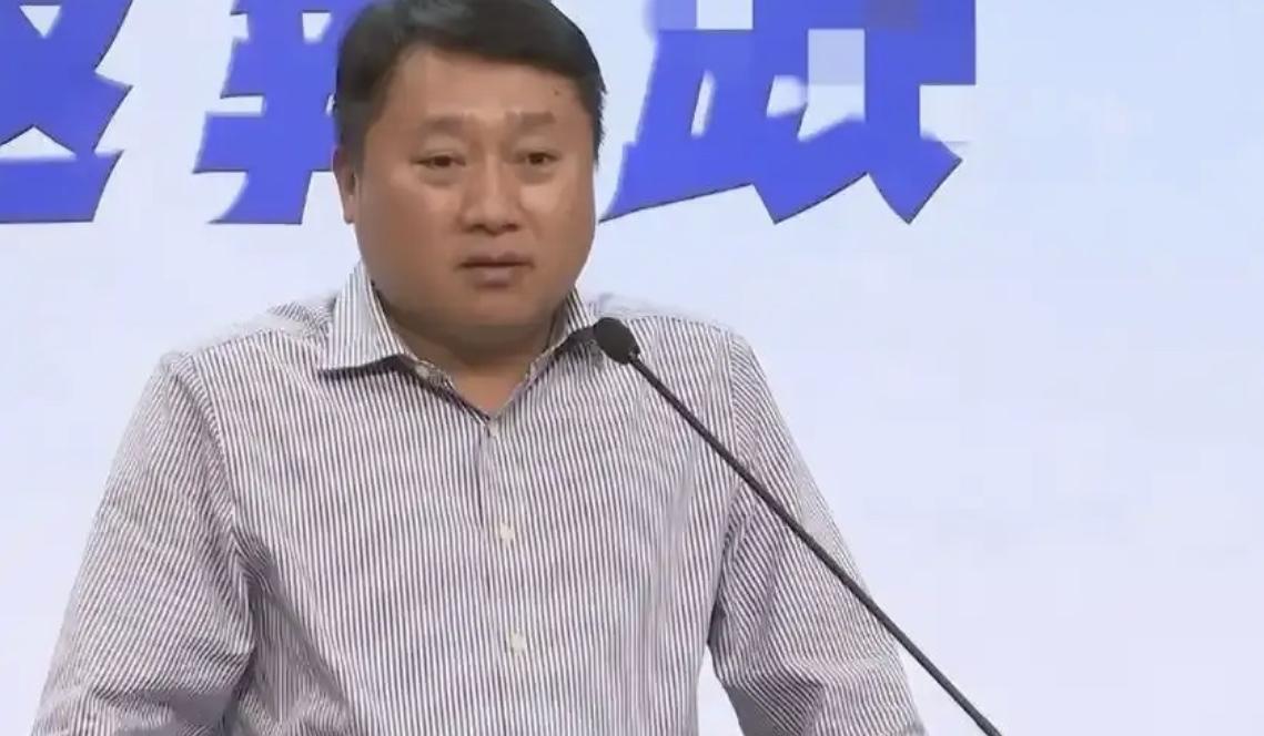 郑丽文刚当选国民党主席,立马干了件大事——让李哲华“回锅”组发会主委!这可不是简