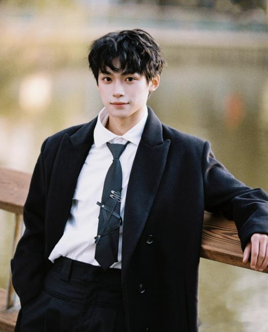 梓渝站姐梓渝，2002年7月6日出生于江苏省连云港市，就读于北京现代音乐研修学