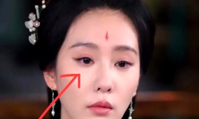 我突然理解吴奇隆了。刘诗诗有一个很严重的问题，不是她不漂亮了，也不是她老