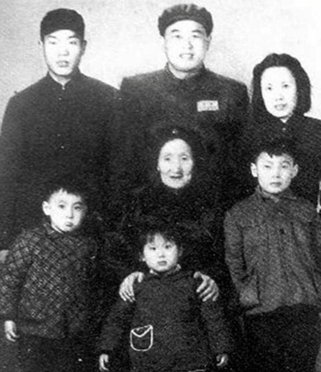 李德生上将的六位子女，如今都过得怎样了要聊李德生的子女，先得说说这位将军。他