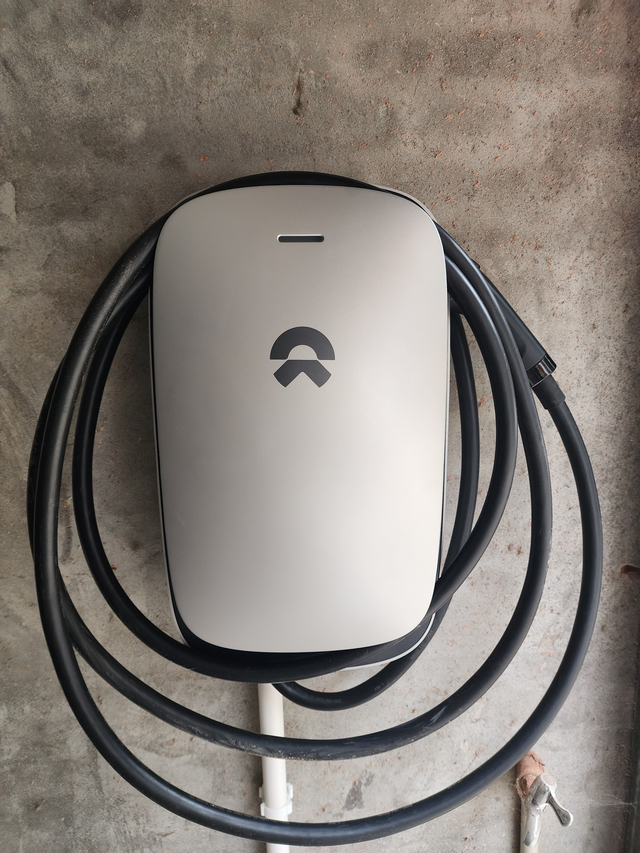 你们的充电桩也是这么大噪音吗用旧桩置换的蔚来7kw桩，今天师傅驱车200多公里