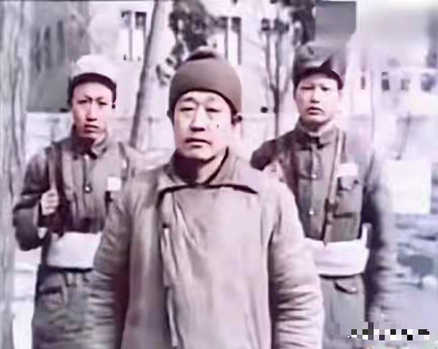 1949年，杜聿明被俘时的珍贵照片，他眼神呆滞，失去了往日的威严
