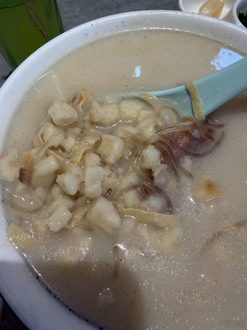 到洛阳了“海碧”喝了羊肉烩面没来吃了“烩馍”