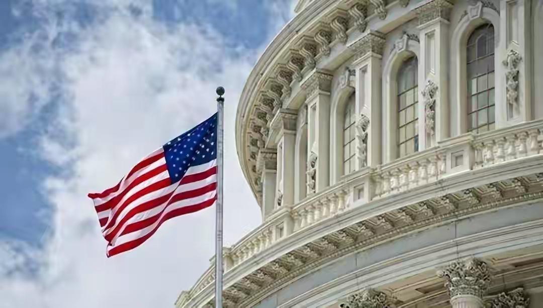 3月4日，美国《纽约时报》刊文称，对伊朗的袭击暴露了中美两个超级大国军事实力的差