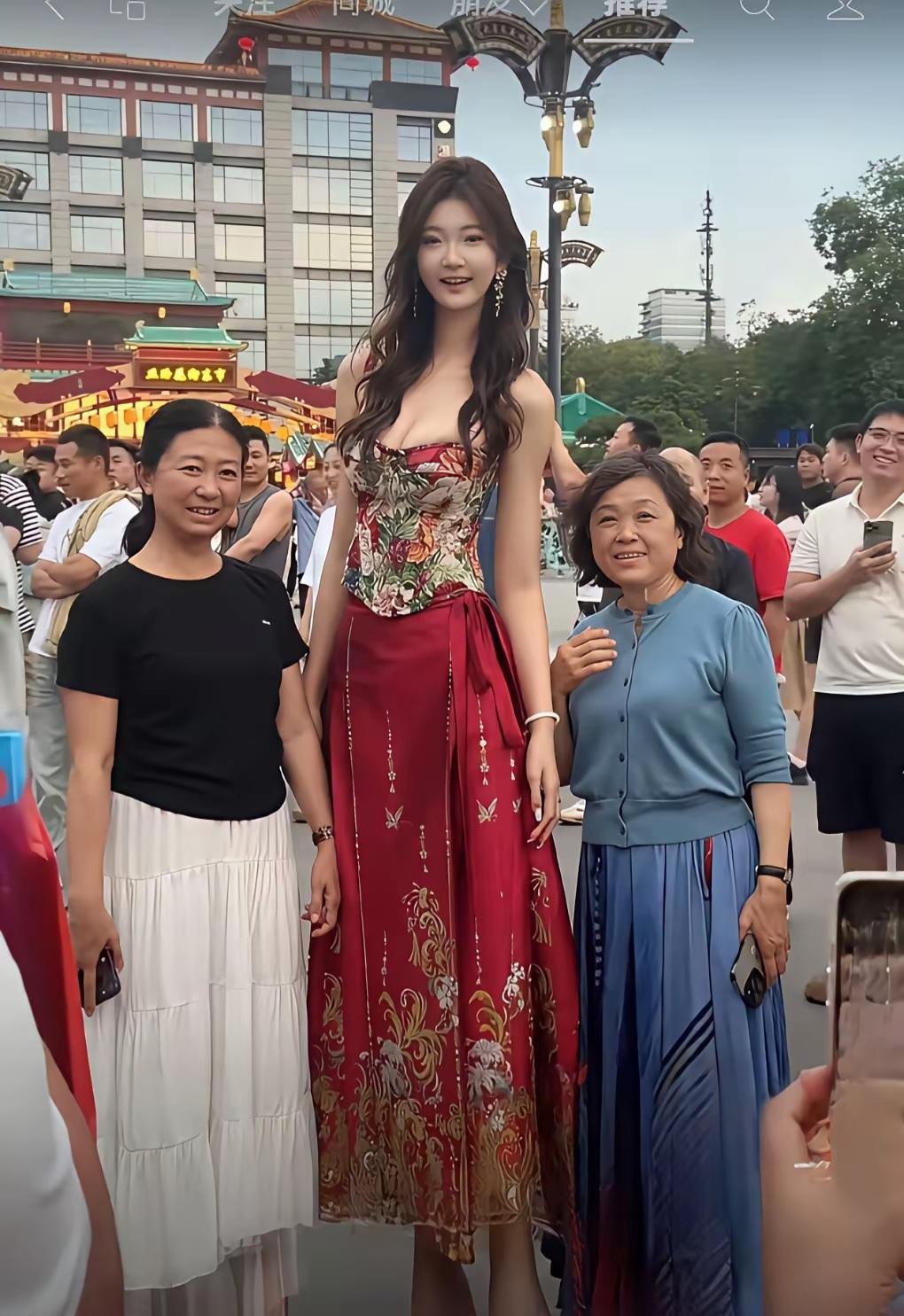 美女这么高个子，什么样的男生才是她的白马王子啊？