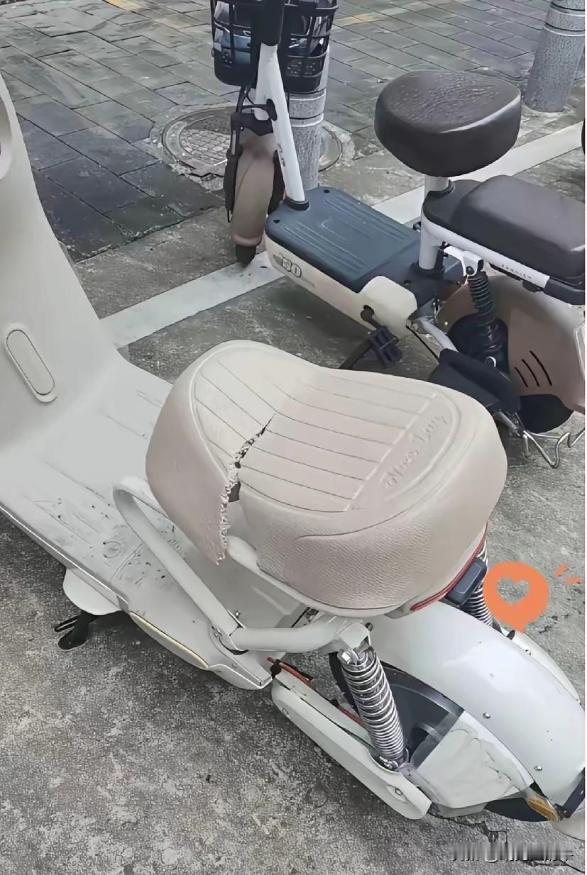 新旧国标电动车的区别，真是一目了然！左边新国标，右边旧国标新国标