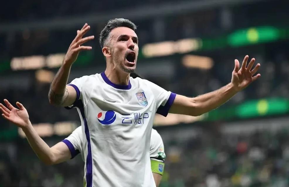 有北京球迷建议国安俱乐部“挖走”基莱斯。理由是，基莱斯连续三场对国安进6球，下分