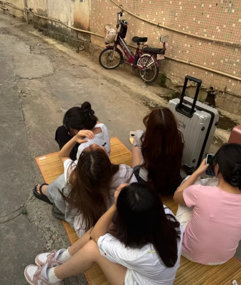 打什么暑假工！好好在家躺着吹空调不香吗！这几个暑假班顶着高温找工作，找不到只能