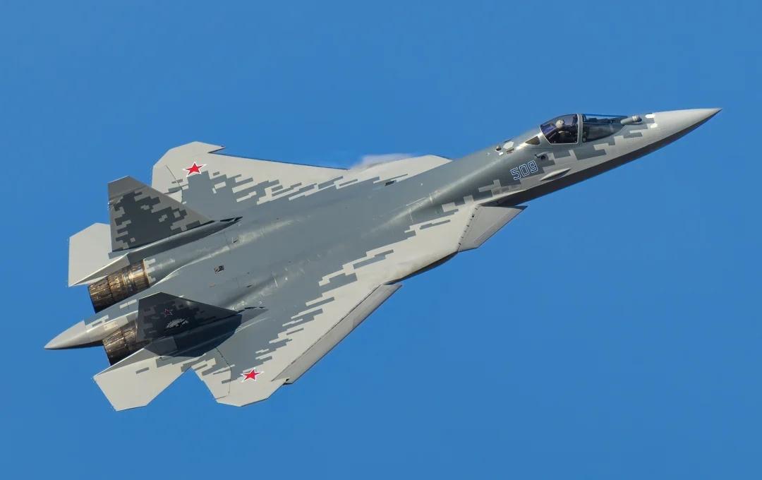 Т-50-9高清无水印来一组509号苏-57去迪拜之前在俄罗斯境内飞行训练的高