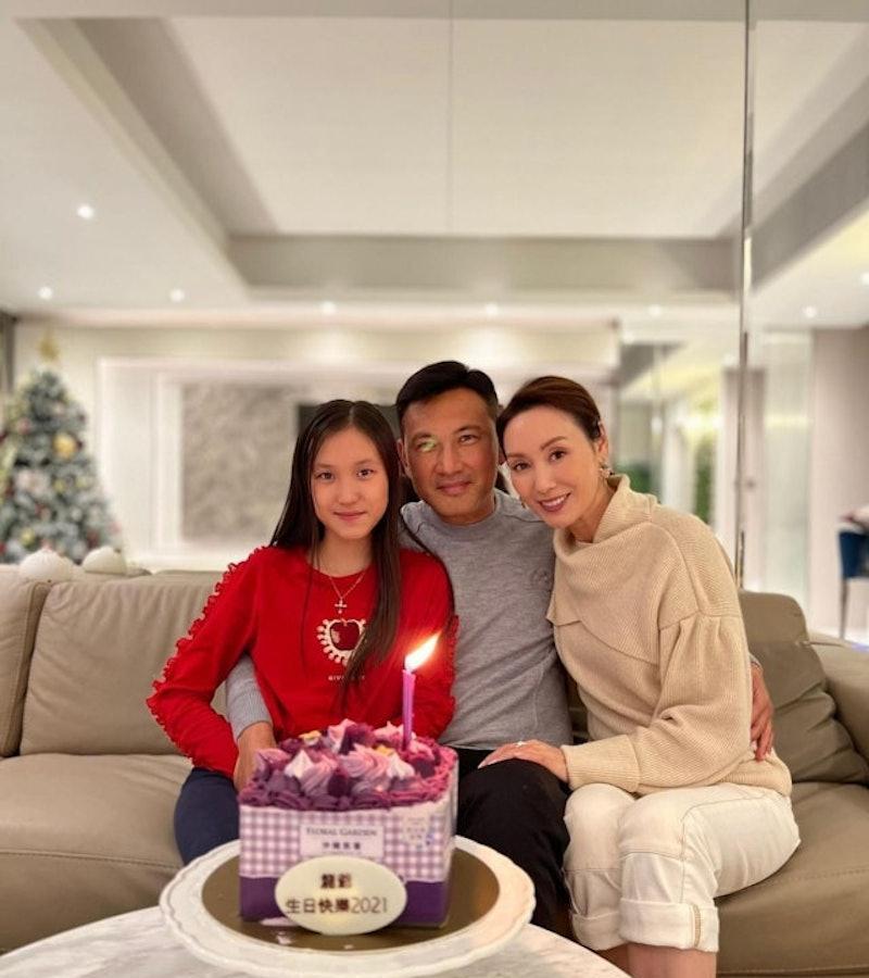 现年55岁的郭可盈是「百亿塑胶厂大王」之女，爸爸郭达昌做塑胶厂起家，家族资产逾百
