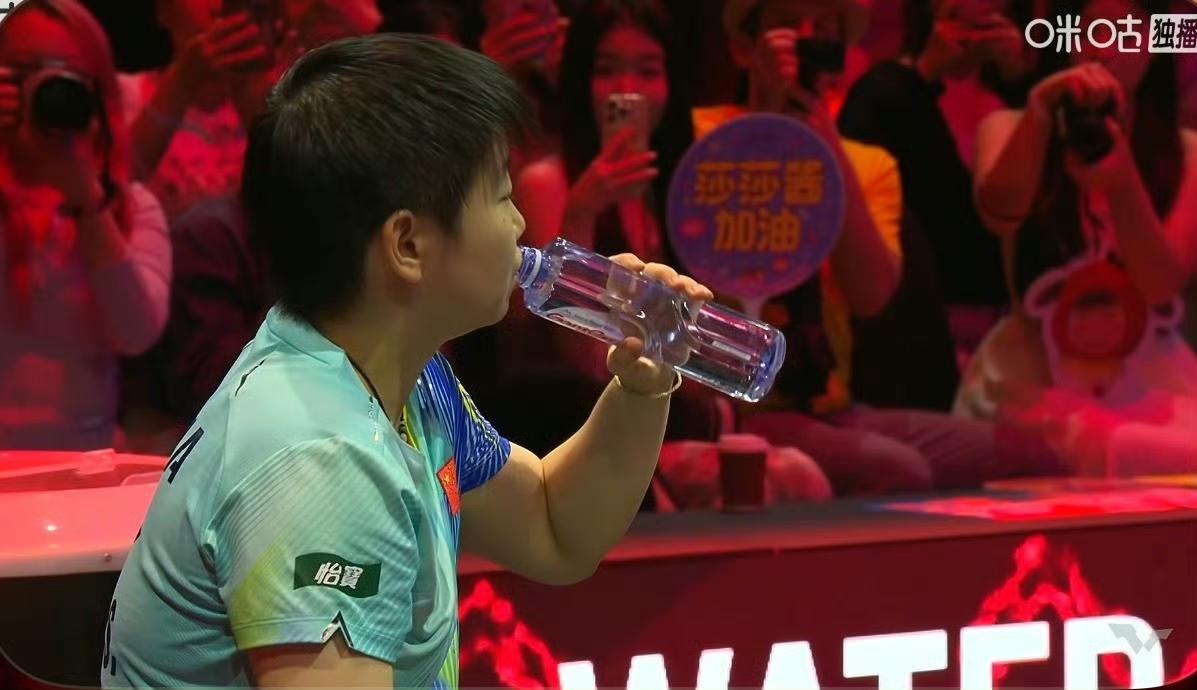 11-2！这比分太令人惊叹了，第一局孙颖莎🇨🇳11-2先胜石洵瑶🇨🇳