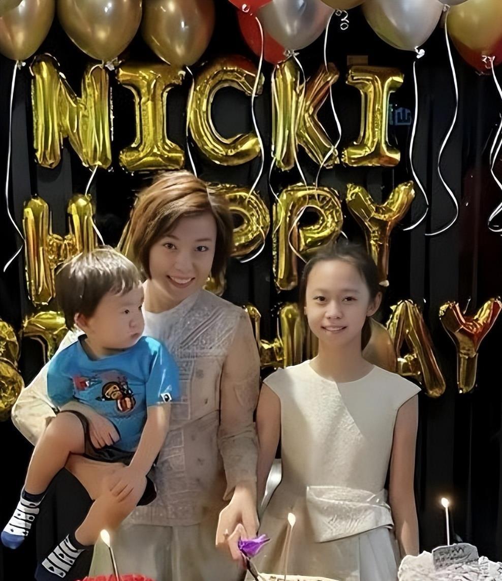 基因太强大！大魔王张怡宁也搞不定？13岁女儿活成全家骄傲！13岁的徐俏俏最近