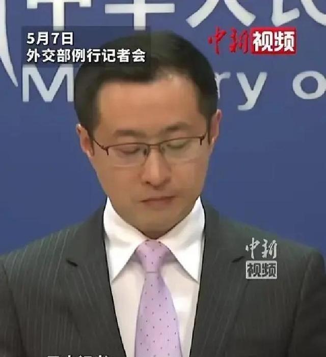 日本记者当面问：中日往来为啥越来越冷？外交部让全场静了三秒！当日本记者在外交部